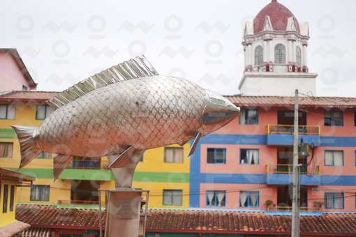 Escultura pez,Plazoleta del Recuerdo,Guatapé,Antioquia / Fish sculpture,El recuerdo Plaza,Guatapé,Antioquia